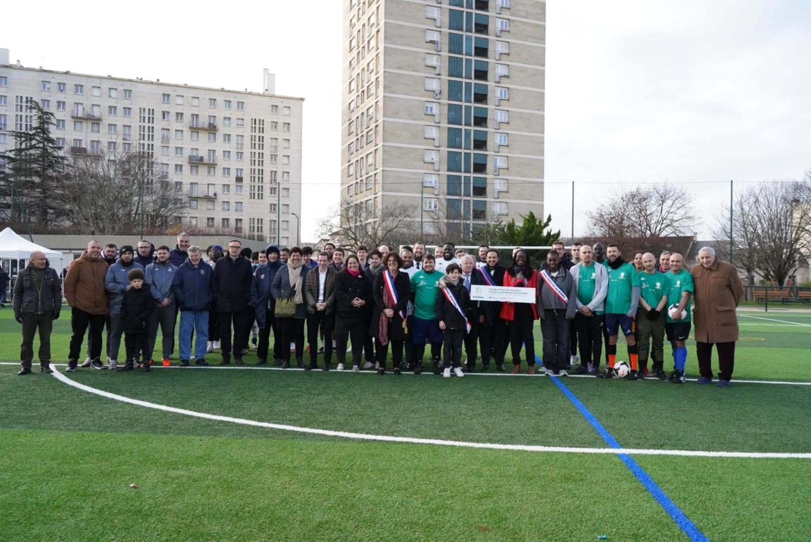 Image avec les participants de l'inauguration