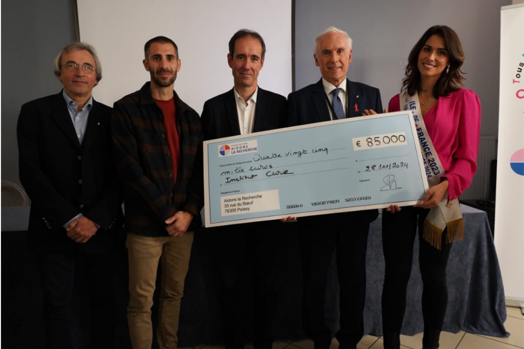 Remise de chèque pour la lutte contre le cancer du sein